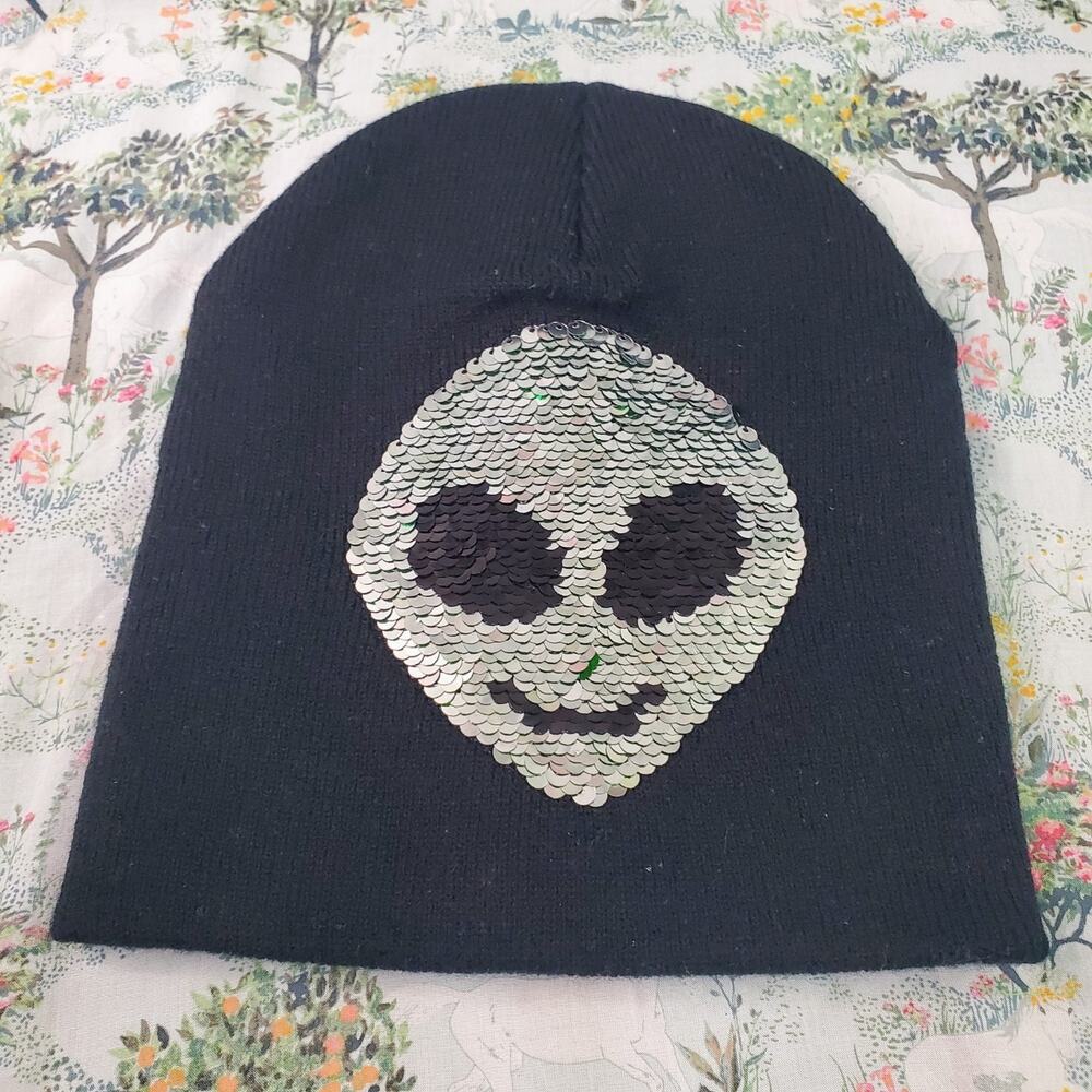 Sequined Skull Beanie Black Knit Winter Hat One Size